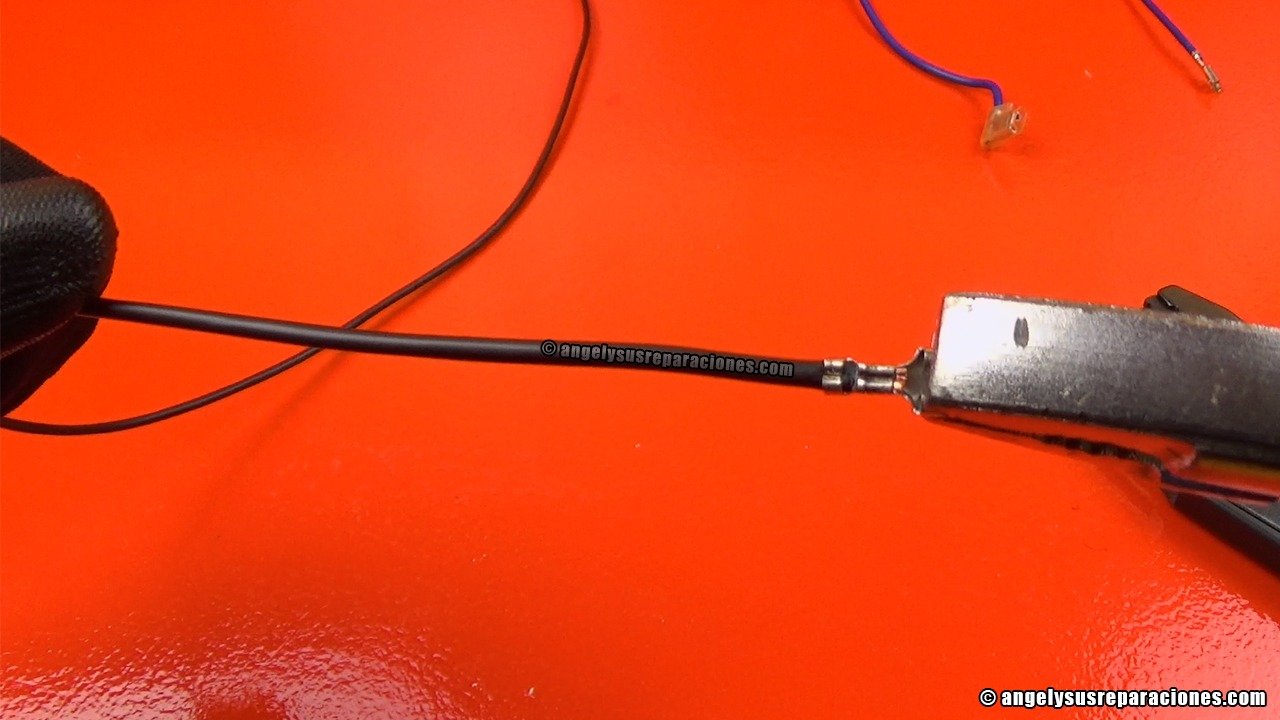poniendo a prueba la resistencia del terminal de barril abierto faston