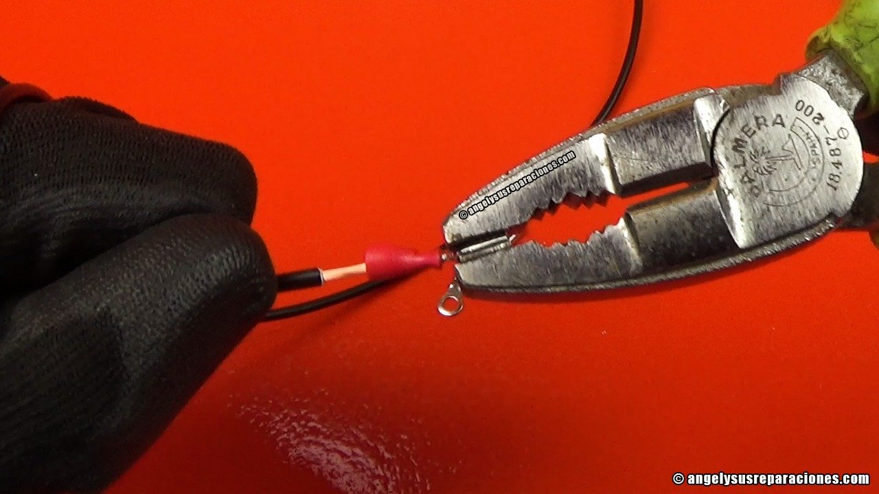 Pureba de resistencia terminal crimpado con el pelacables
